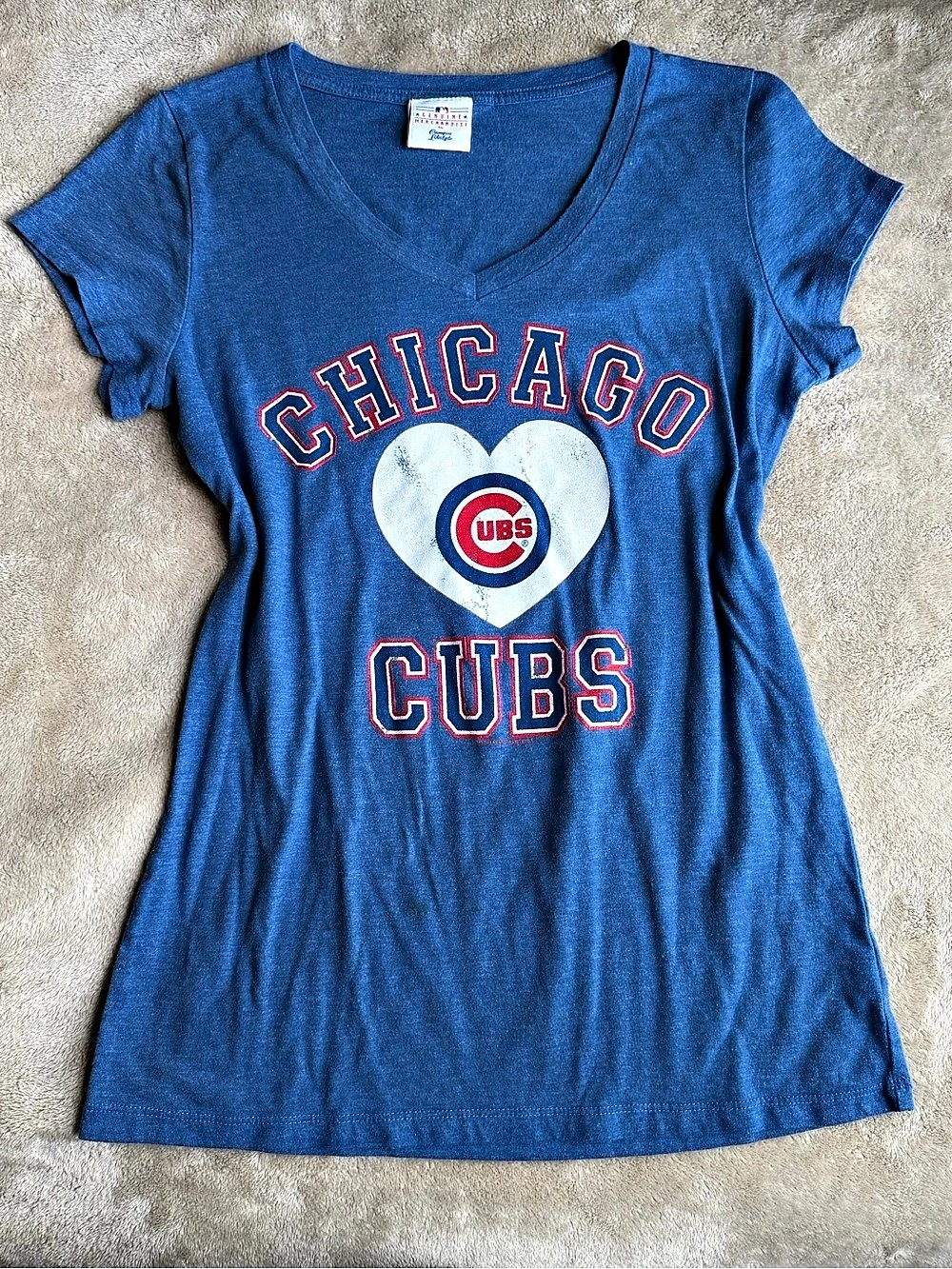 Chicago Cubs Women’s Small Graphic V-Neck Blue & White